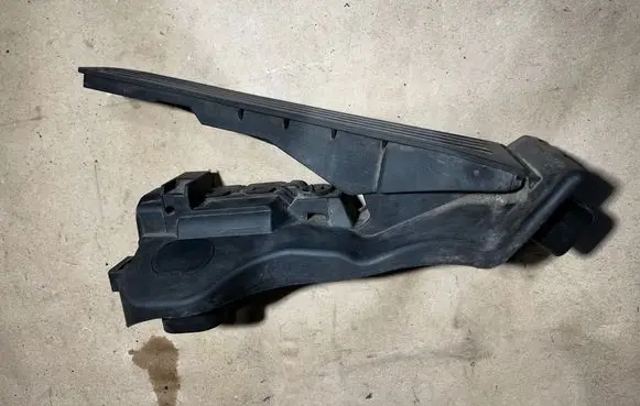 Volkswagen Golf V Accelerator throttle pedal 1K1721503P