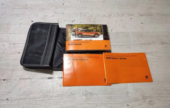 Seat Arona Owners service history hand book 
