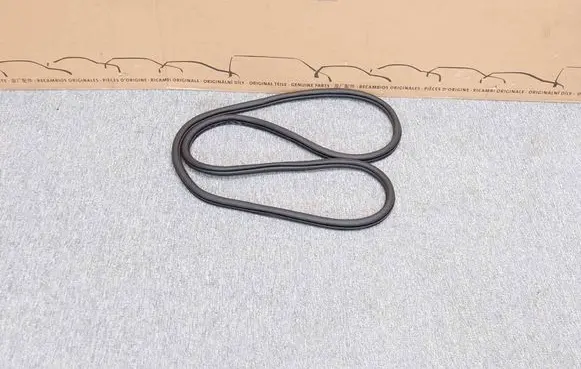 Volkswagen Golf VII Rubber seal rear door 5G6867914A 5G6867914B