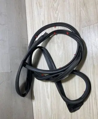 Nissan Juke II F16 Front door rubber seal 808316PA0c