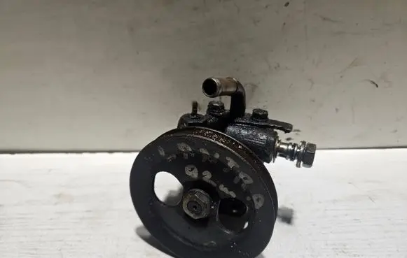 Hyundai Lantra I Power steering pump 5711028010
