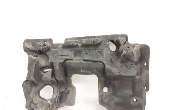 BMW 3 G20 G21 Heat shield in engine bay 9845184