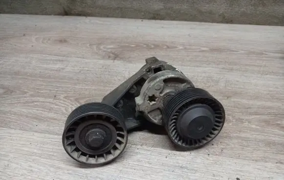Volvo V70 Alternator belt tensioner 31251252