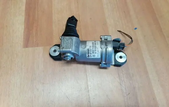Mercedes-Benz ML W163 Vent window/glass motor A1638201342