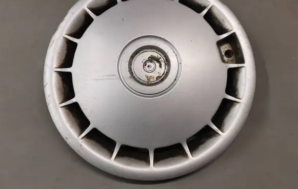 BMW 5 E34 R15 wheel hub/cap/trim 1129843