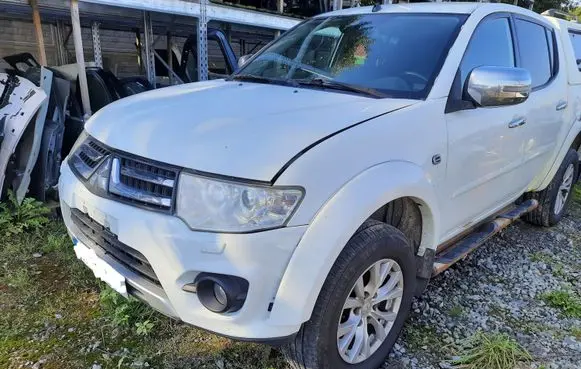 Mitsubishi L200 Front door