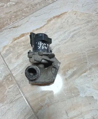 Ford Focus C-MAX EGR valve 3M5Q9D475DA 215983373