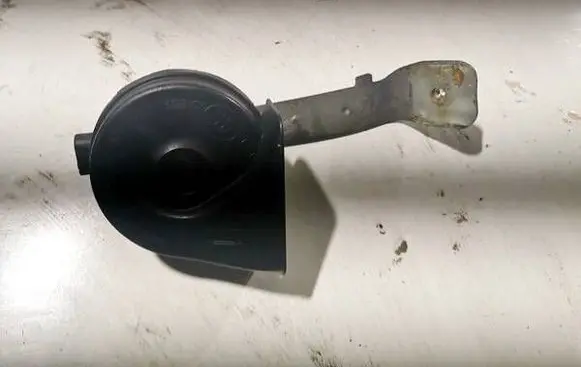 BMW 3 E90 E91 Horn signal E355306
