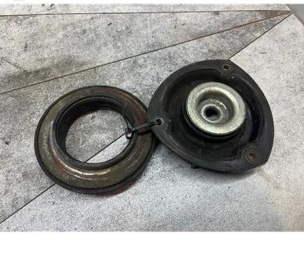Volkswagen PASSAT B7 Front upper strut mount 5Q0412331C