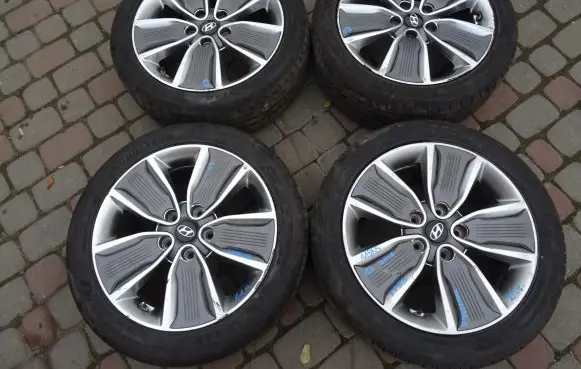 Hyundai Ioniq R17 alloy rim 