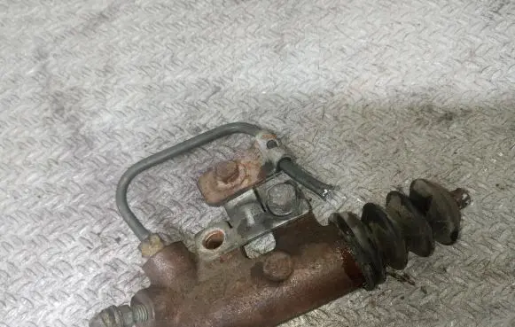 Toyota Avensis T250 Clutch slave cylinder 
