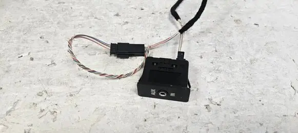 BMW 3 E92 E93 AUX in-socket connector 6930561 61316930561 9172021