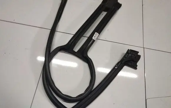 Subaru Legacy Rubber seal front coupe door 