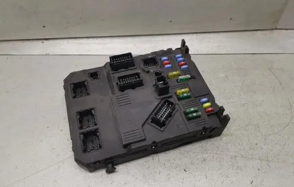Peugeot 407 Fuse module 9655708380