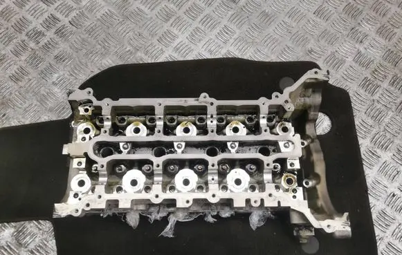 Mercedes-Benz B W245 Engine head 