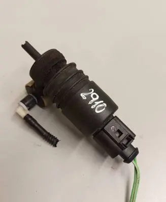 Volkswagen Touran I Windscreen/windshield washer pump 