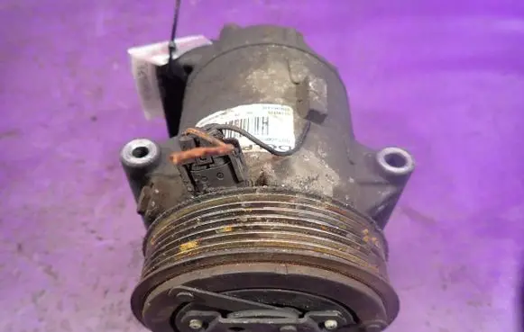 Renault Megane I Air conditioning (A/C) compressor (pump) 8200457418