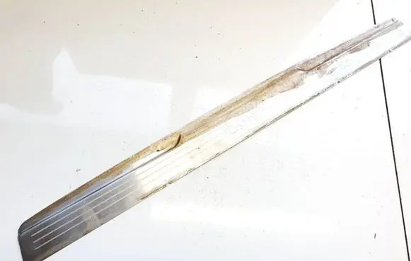 Ford Mondeo Mk III Front sill trim cover
