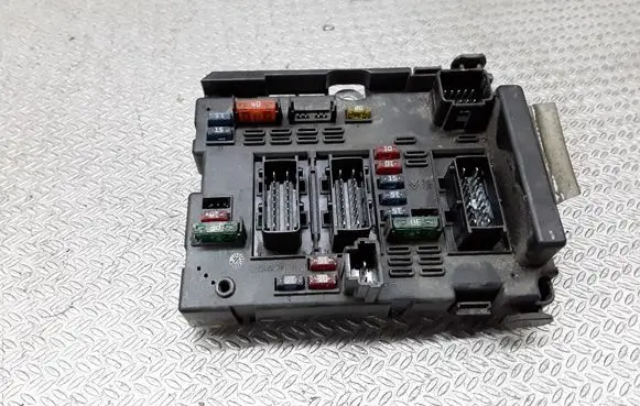 Peugeot 307 Fuse module 9650664080