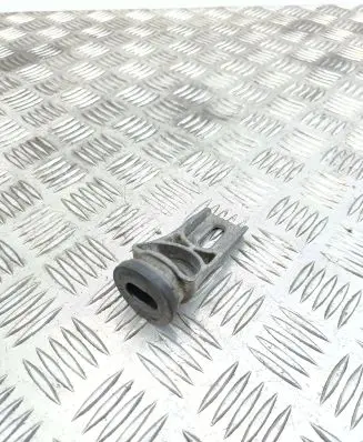 Radiator mount bracket