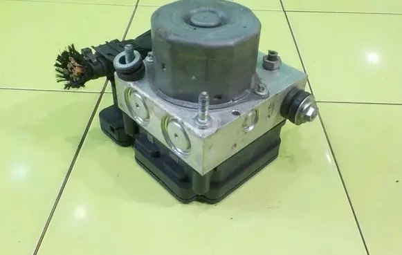 Mercedes-Benz A W176 ABS Pump 0265956006