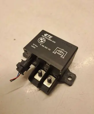 BMW 5 F10 F11 Coolant fan relay 9198302 23132A2001330