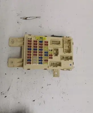 Hyundai Lantra II Relay mounting block 91950-4H185