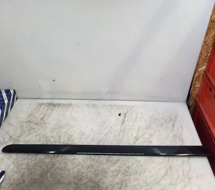 Opel Zafira B Front door trim (molding) 13137772 498166255