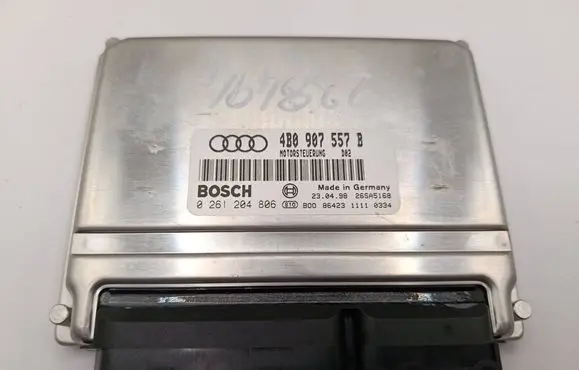 Audi A6 S6 C5 4B Engine control unit/module 4B0907557B 26SA5168 0261204806