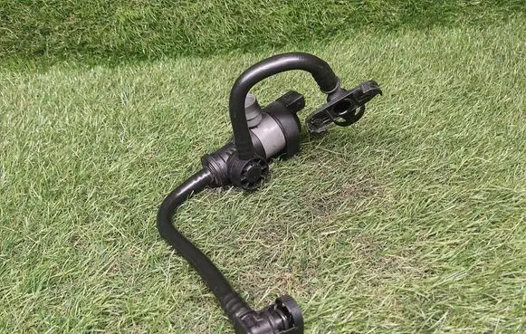 BMW 3 F30 F35 F31 Valve vacuum 7636155
