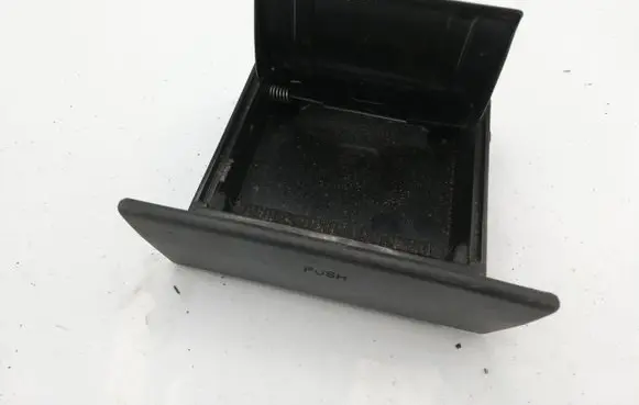 Toyota Avensis T220 Car ashtray 7680