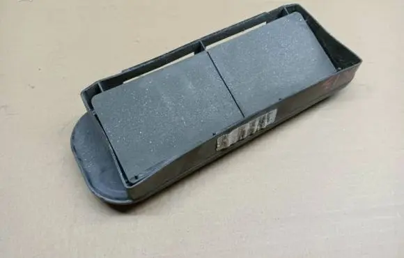 Quarter panel pressure vent