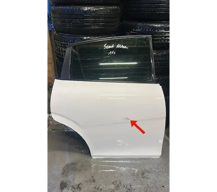Seat Leon (1P) Rear door
