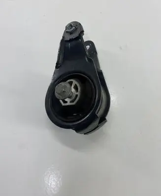 Citroen DS5 Engine mount bracket A001340