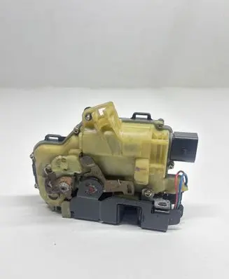 Volkswagen Golf IV Front door lock C6X1837013C