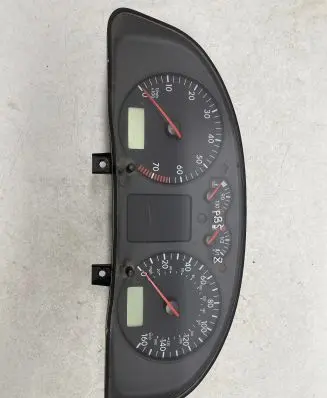 Volkswagen PASSAT B5 Speedometer (instrument cluster) 3B0920902 110008960