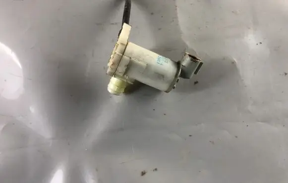 Nissan Patrol Y61 Windscreen/windshield washer pump 2224621A 26C1 MC212