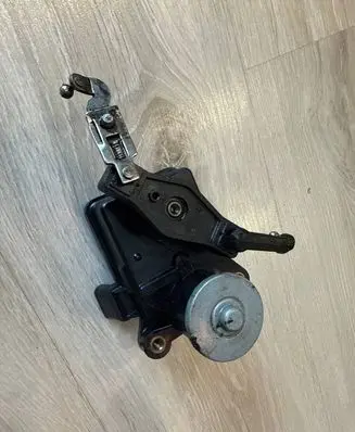 Mercedes-Benz ML AMG W166 Intake manifold valve actuator/motor A6421500594 6421500594
