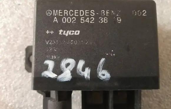 Mercedes-Benz E W211 Charging relay A0025423819 0025423819