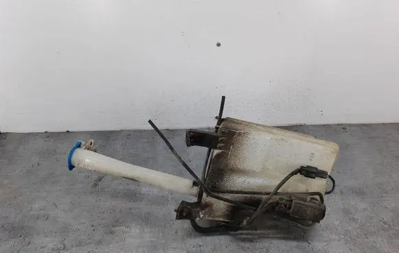 KIA Sorento Windshield washer fluid reservoir/tank