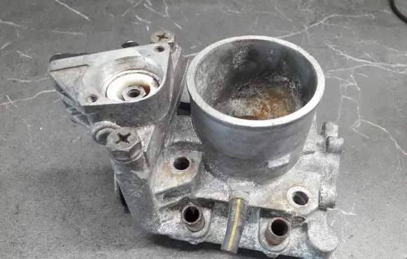 Hyundai Coupe Throttle body valve 