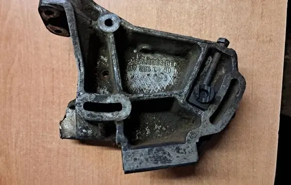 Mercedes-Benz W123 Power steering pump mounting bracket 6172360230