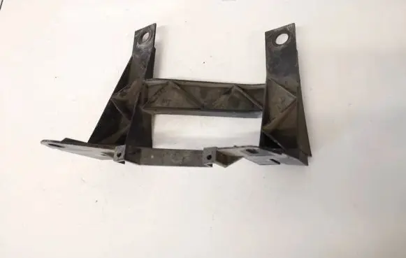 Front bumper mounting bracket