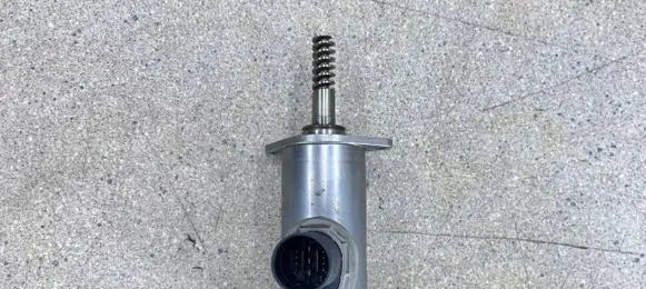 BMW M5 Camshaft vanos timing valve 7605025 11377605025