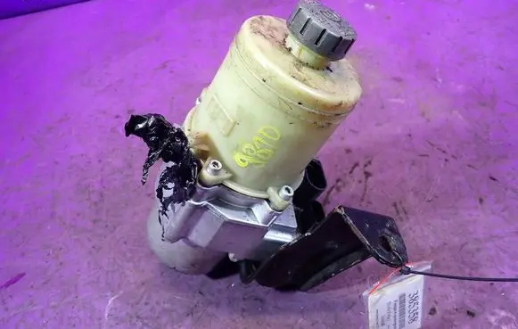 Skoda Fabia Mk2 (5J) Power steering pump 995077030