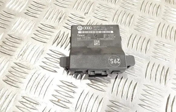 Volkswagen Touran I Door control unit/module 1K0907530E 1K0907951
