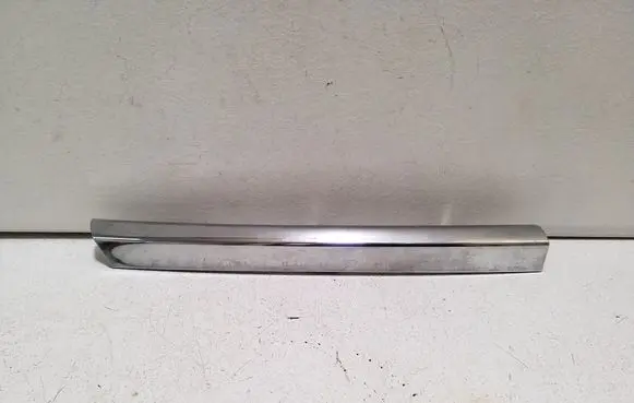 Front bumper splitter molding