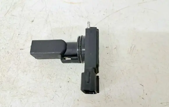 Toyota Avensis T250 Mass air flow meter 2220427010