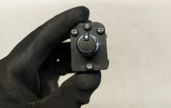 Audi Q2 - Wing mirror switch 4M0959565S