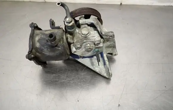 Subaru Forester SF Power steering pump